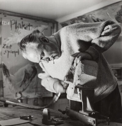 Fred Schneckenburger (1902-1966), directeur de l'usine d'abrasifs Schweizer Schmirgel- & Schleifindustrie, Frauenfeld Fred Schneckenburger (1902-1966), directeur de l'usine d'abrasifs Schweizer Schmirgel- & Schleifindustrie, Frauenfeld